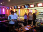 bowling04.jpg (156949 bytes)